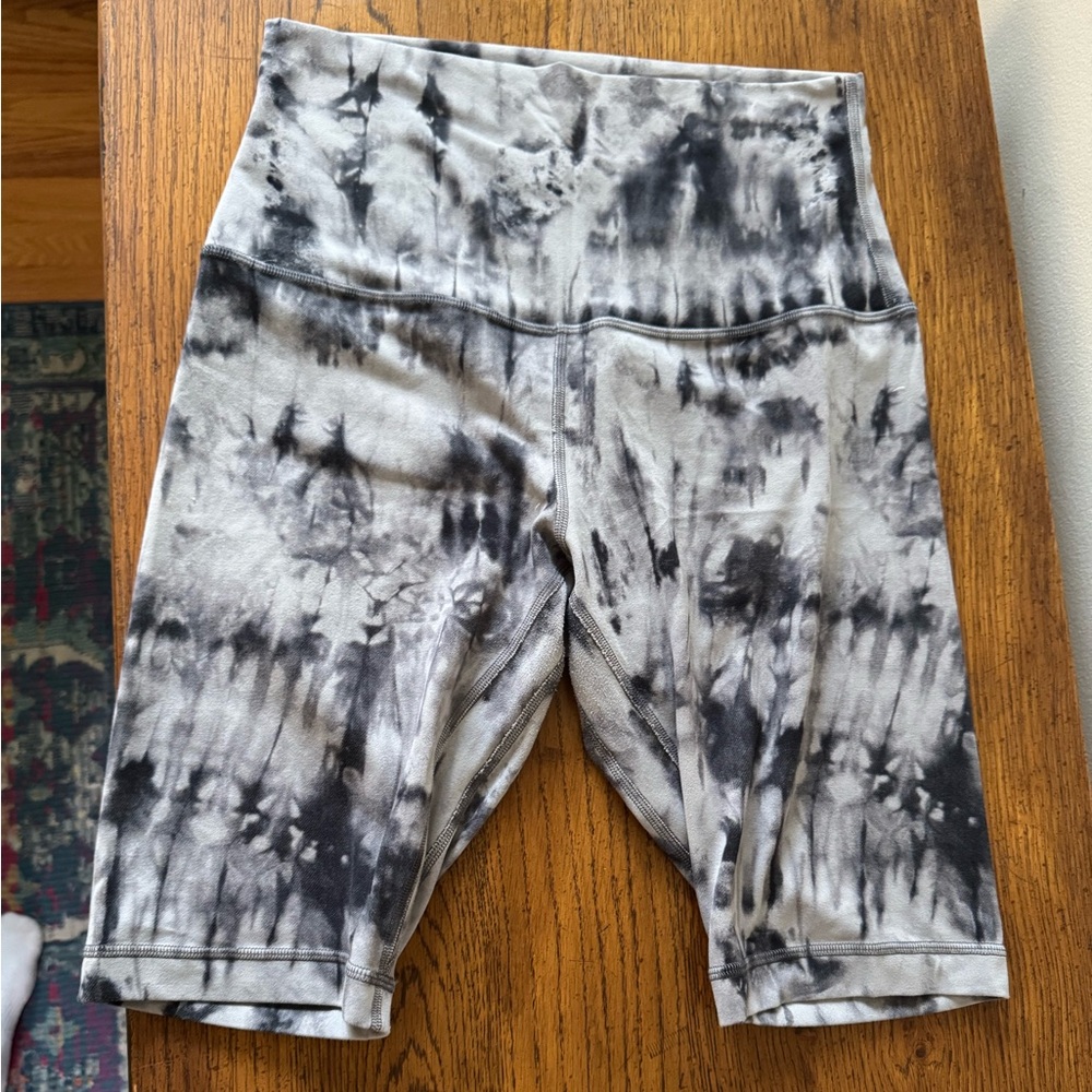 Lululemon tie dye long biker shorts size 8